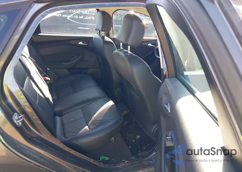 2015 Ford Focus Titanium z USA, uszkodzony, nr VIN 1FADP3N21FL228479